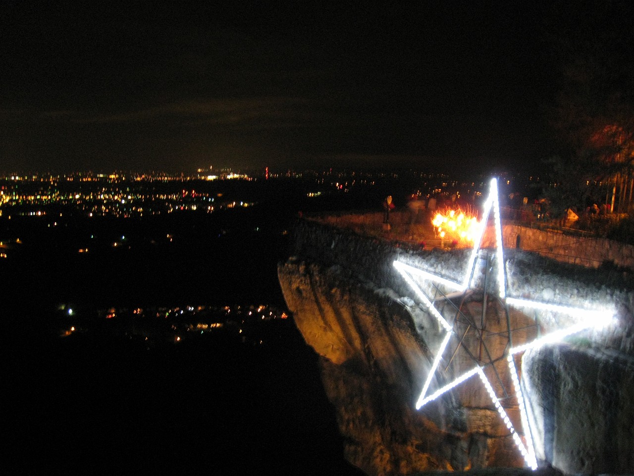 Vacation 2007-12 - Rock City 0094.jpg - Rock City outside of Chattanooga Tennessee has been a tourist attraction since 1932. I remembered seeing barn roofs painted with "See Rock City" and wanted to pay a visit to its home on Lookout Mountain. Christmas Vacation 2007-08.
